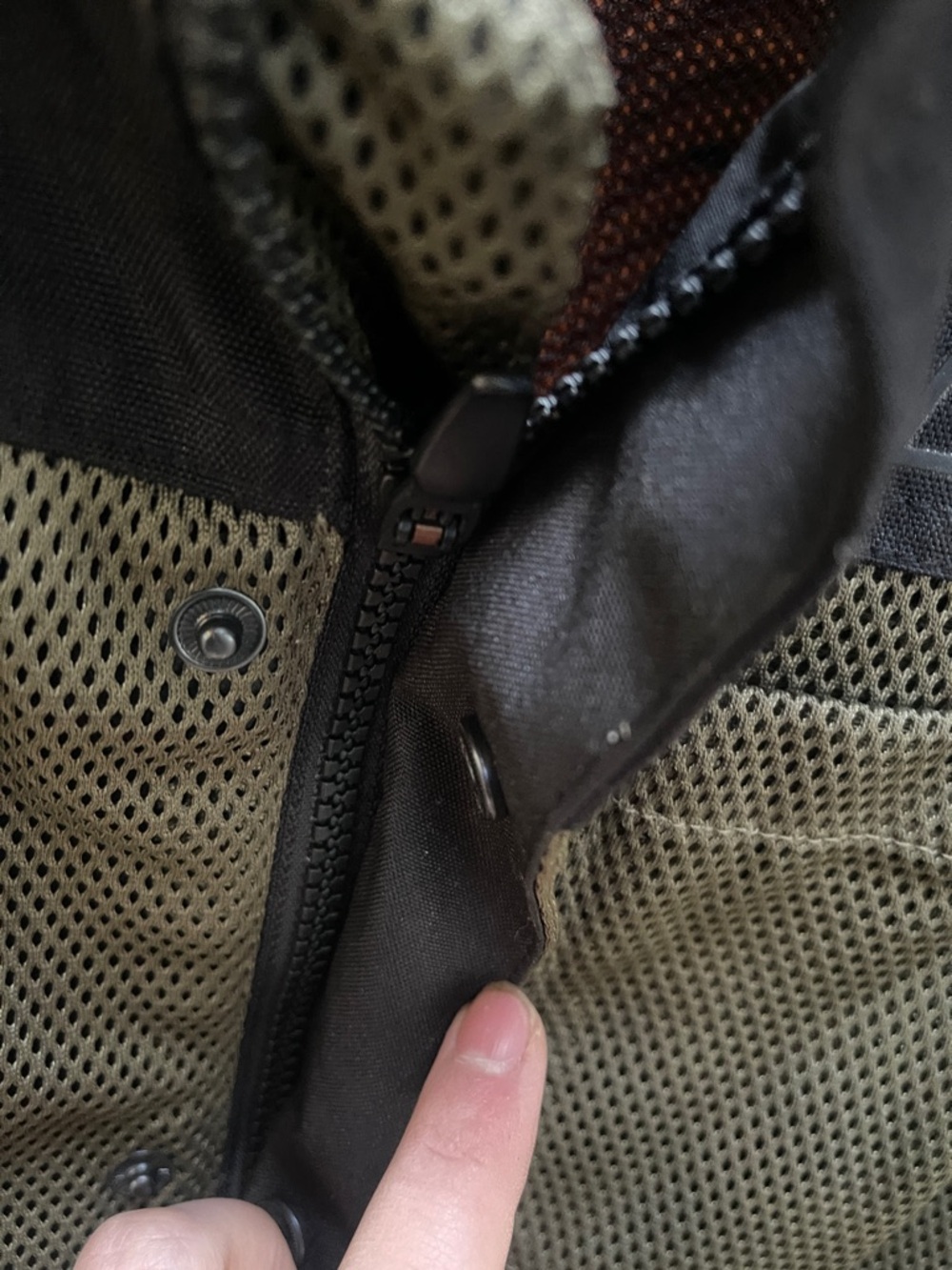 ICON Men’s Two-Tone Mesh Jacket in Olive and Black - Picture 4 of 10